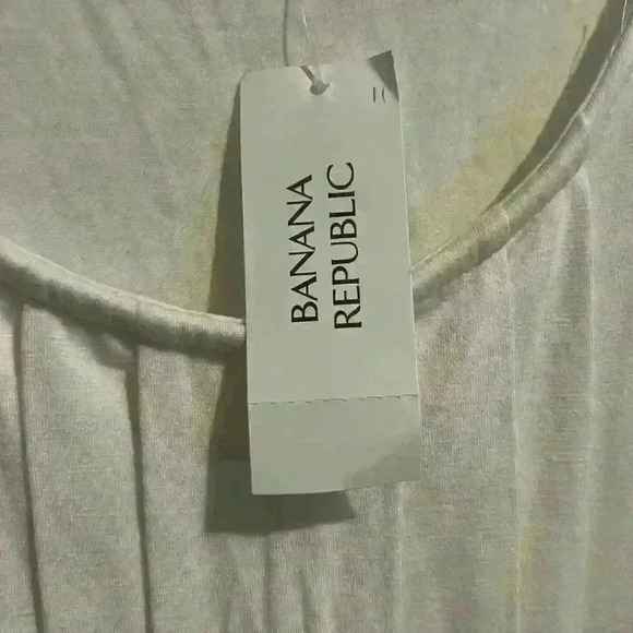 Banana Republic Size Small white Tank Shirt w Pleated Detailing NWT - Picture 5 of 9